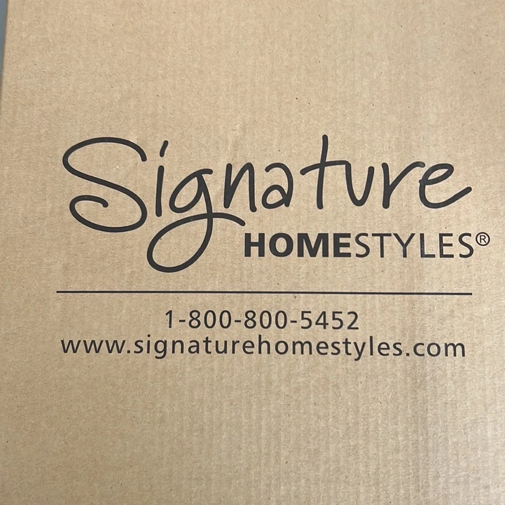 Signature Homestyles - Picture 2 of 2